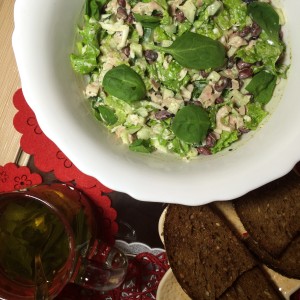 Легкий салат с кальмаром и фасолью 1